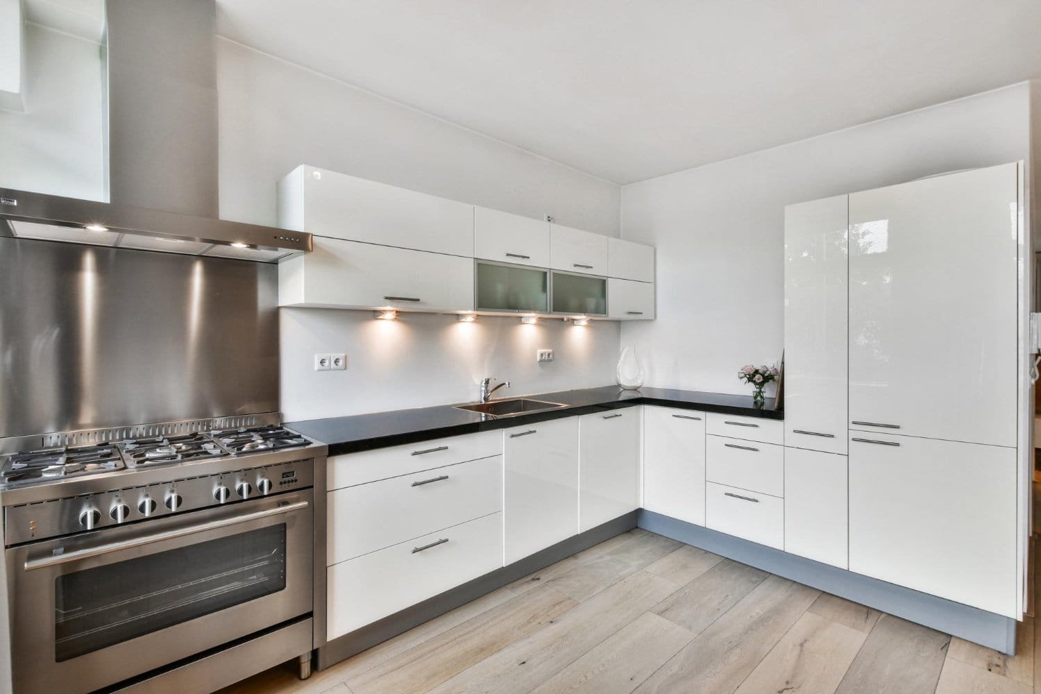 Image optimisée : Comment aménager une cuisine fonctionnelle et esthétique : idées, mobilier et accessoires