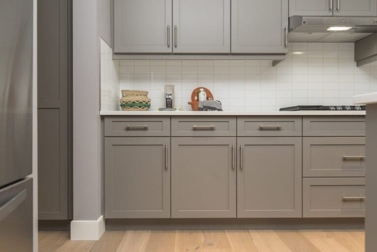 Image optimisée : Installation d&rsquo;armoires de cuisine : conseils d&rsquo;experts